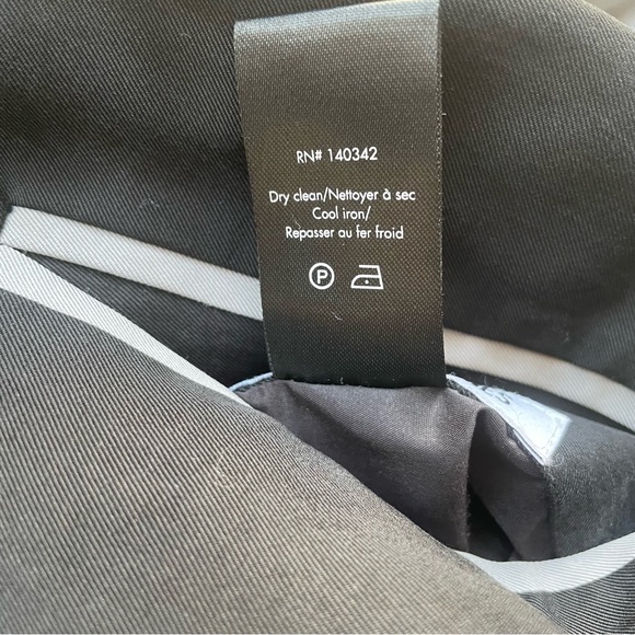 Elizabeth and James - Picture 5 of 8